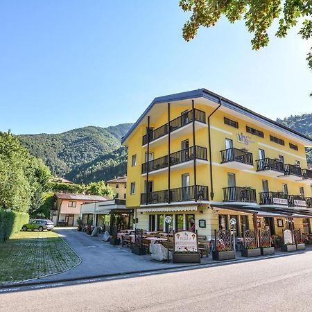 Hotel Sport Pieve Di Ledro Exterior foto